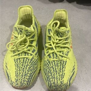 Lightly used Yeezy’s good condition